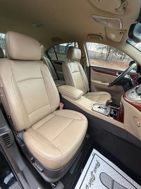 2013 Hyundai Genesis - Image 11 of 13
