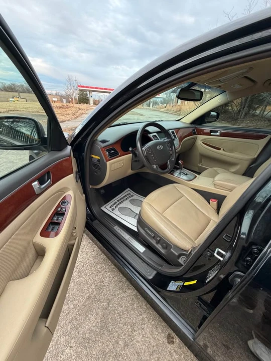 2013 Hyundai Genesis - Image 2 of 13