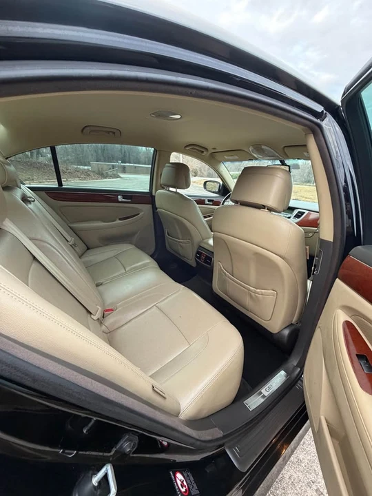 2013 Hyundai Genesis - Image 10 of 13