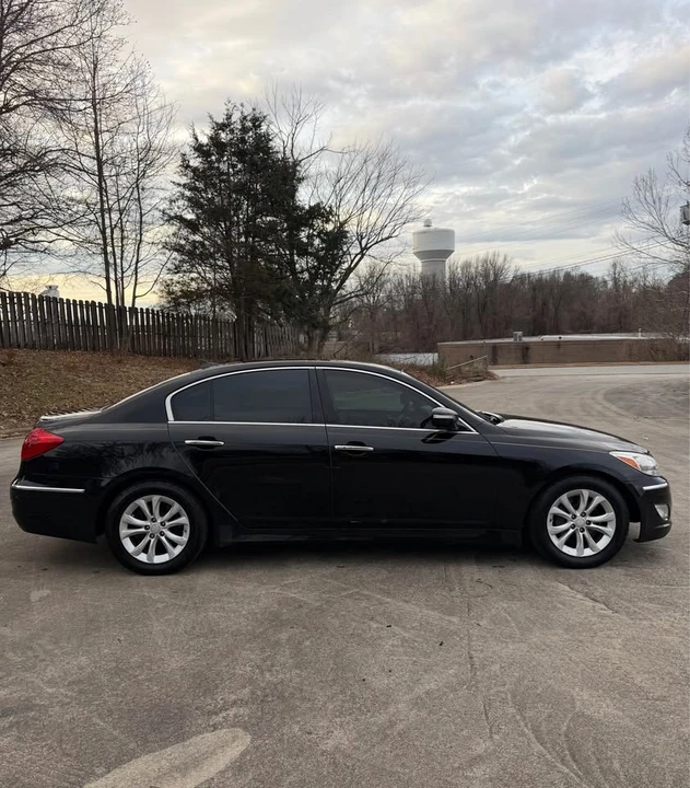 2013 Hyundai Genesis - Image 4 of 13