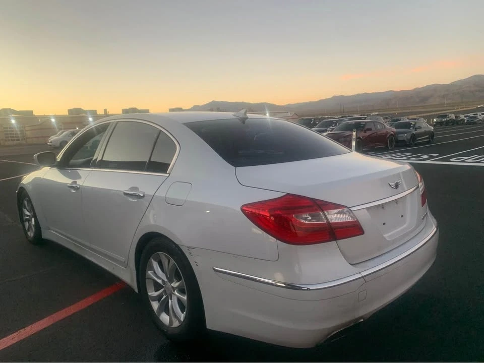 2013 Hyundai Genesis - Image 4 of 8