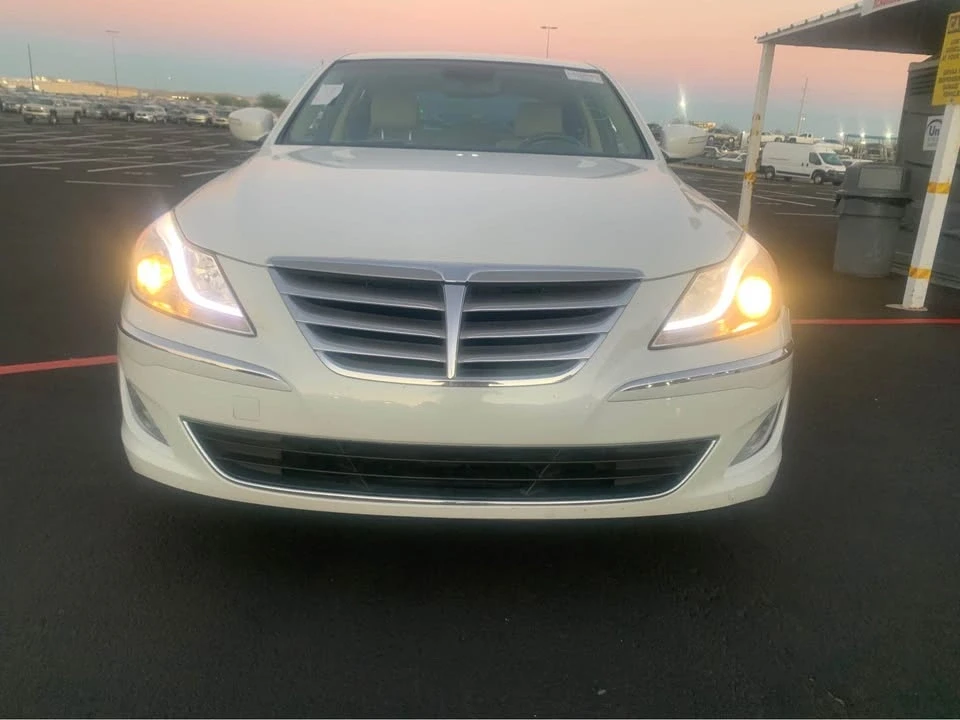 2013 Hyundai Genesis - Image 2 of 8