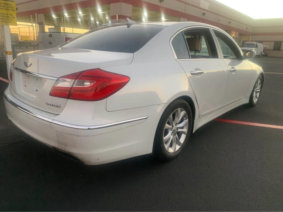 2013 Hyundai Genesis - Image 6 of 8