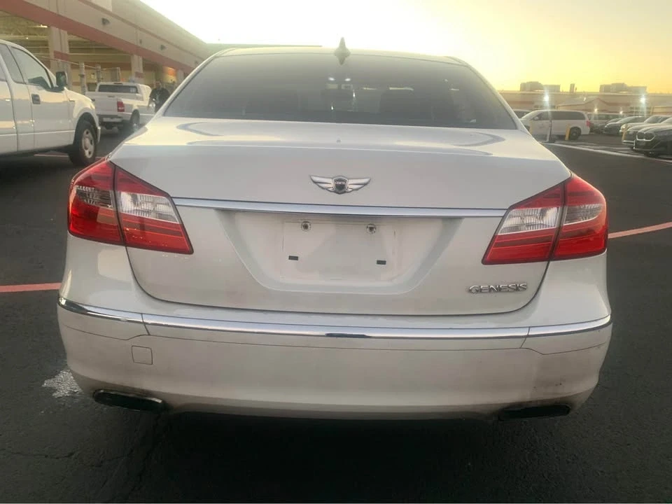 2013 Hyundai Genesis - Image 5 of 8