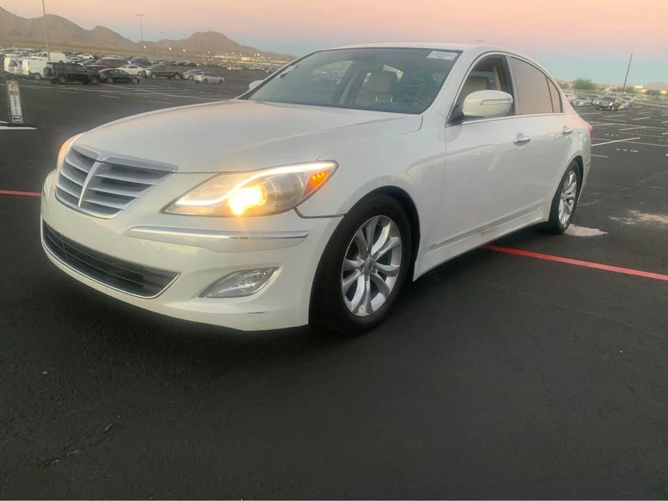 2013 Hyundai Genesis - Image 3 of 8