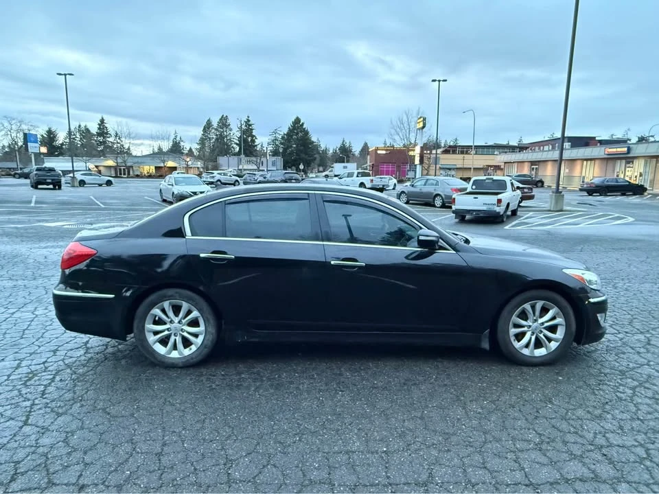 2013 Hyundai Genesis - Image 4 of 9