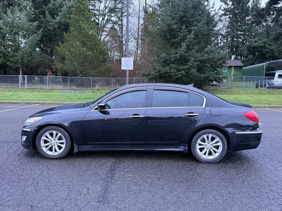 2013 Hyundai Genesis - Image 7 of 9