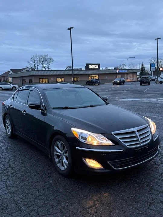 2013 Hyundai Genesis - Image 2 of 9