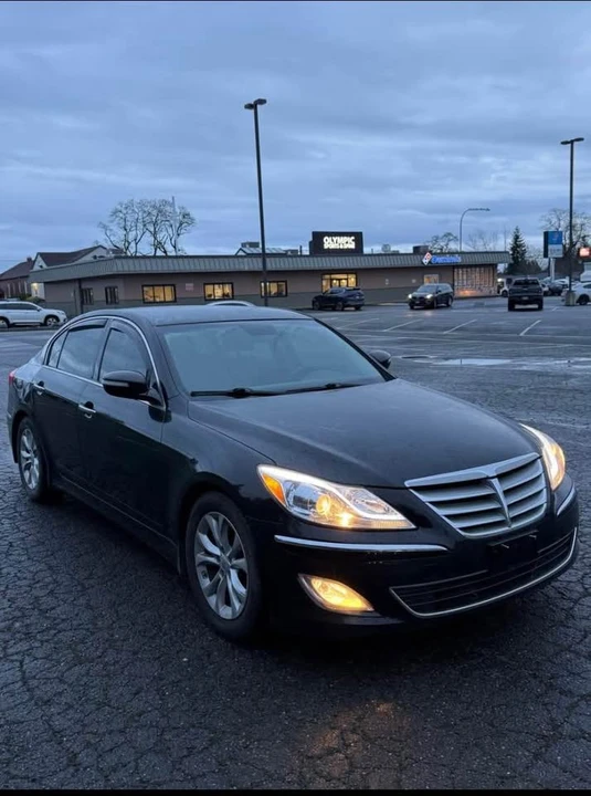 2013 Hyundai Genesis - Image 2 of 8