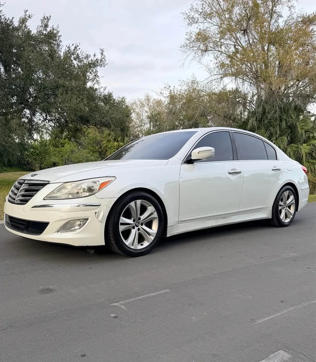 2013 Hyundai Genesis - Image 6 of 11