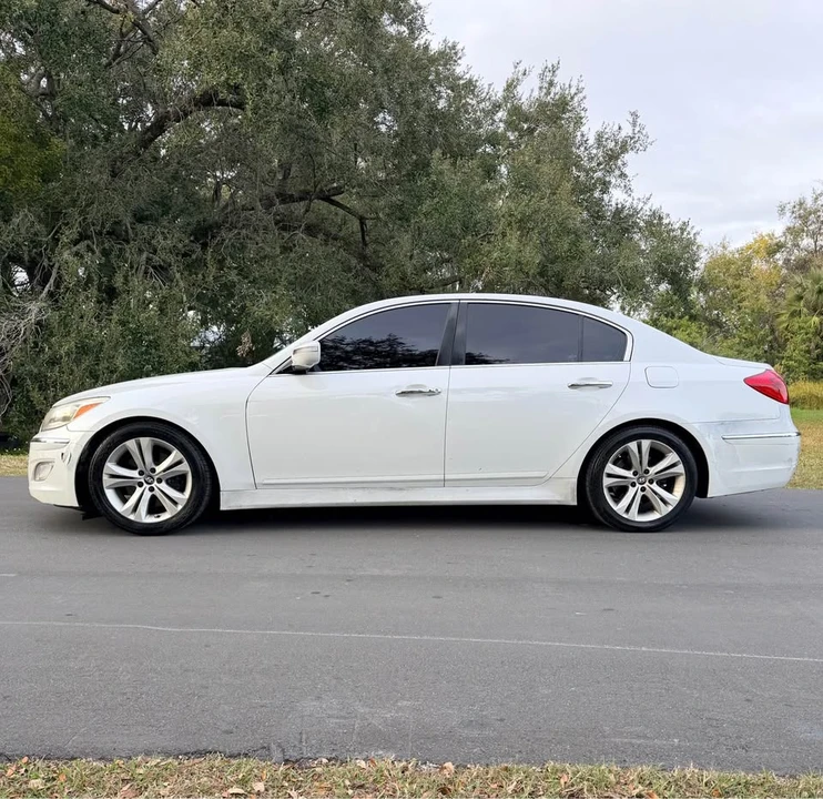 2013 Hyundai Genesis - Image 5 of 11
