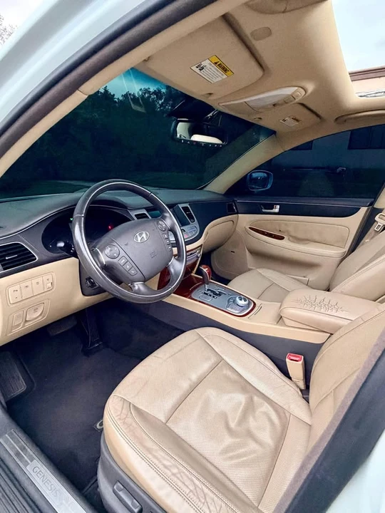 2013 Hyundai Genesis - Image 11 of 12