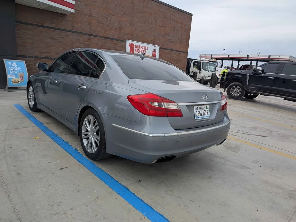 2013 Hyundai Genesis - Image 2 of 9