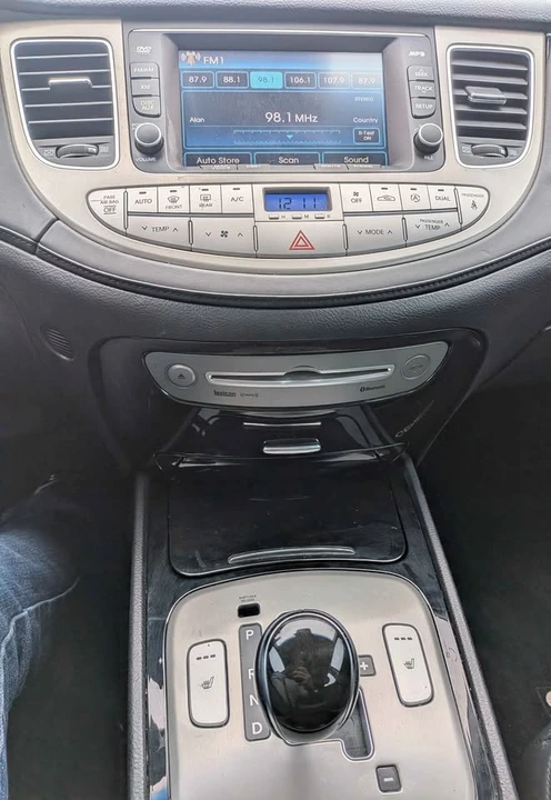 2013 Hyundai Genesis - Image 7 of 9