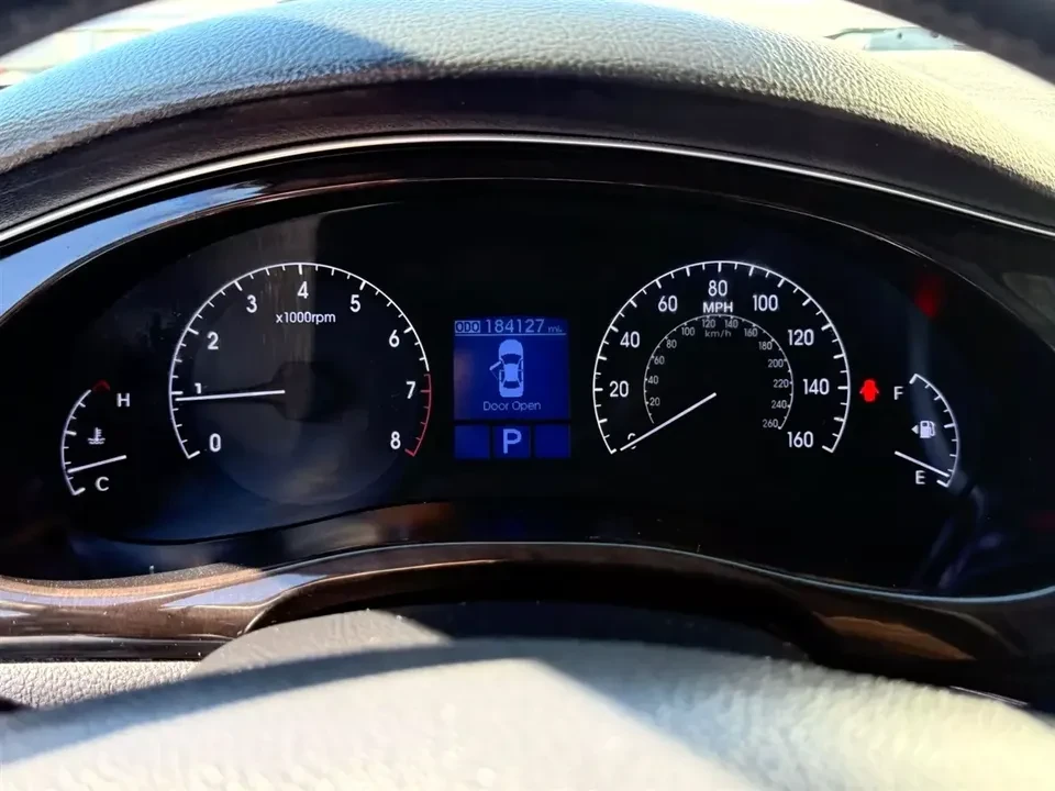 2013 Hyundai Genesis - Image 2 of 10