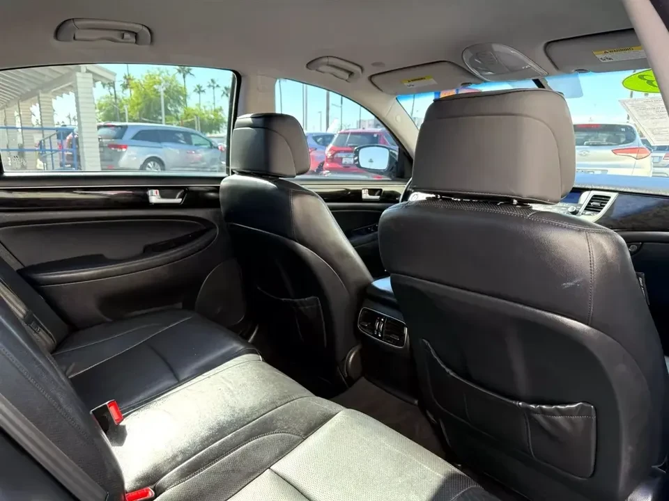 2013 Hyundai Genesis - Image 9 of 10
