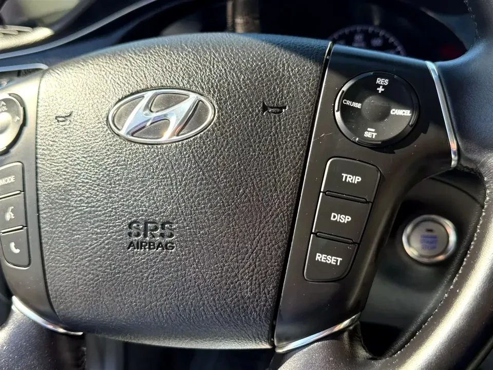2013 Hyundai Genesis - Image 4 of 10