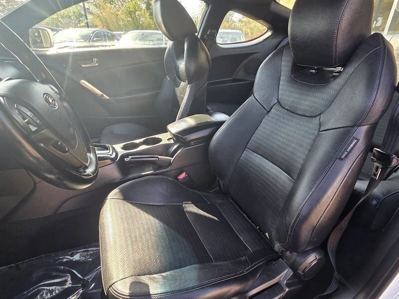 2013 Hyundai Genesis Coupe - Image 9 of 19