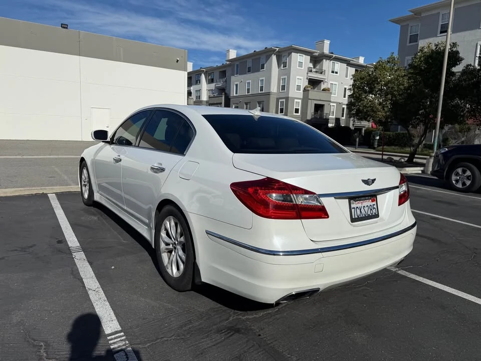 2013 Hyundai Genesis - Image 6 of 10