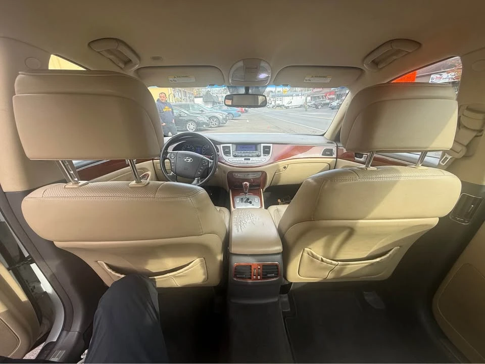 2013 Hyundai Genesis - Image 8 of 11