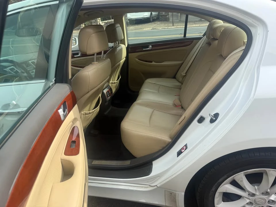 2013 Hyundai Genesis - Image 6 of 11