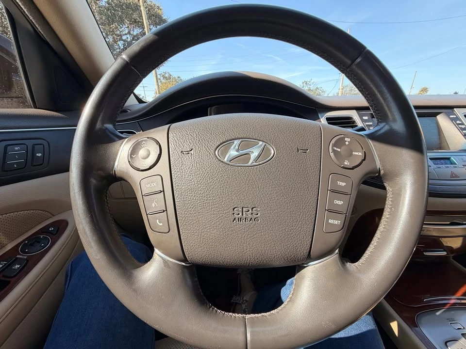 2013 Hyundai Genesis - Image 17 of 19