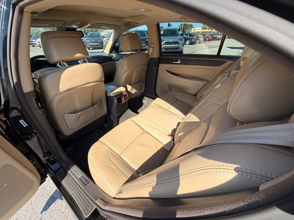 2013 Hyundai Genesis - Image 10 of 19