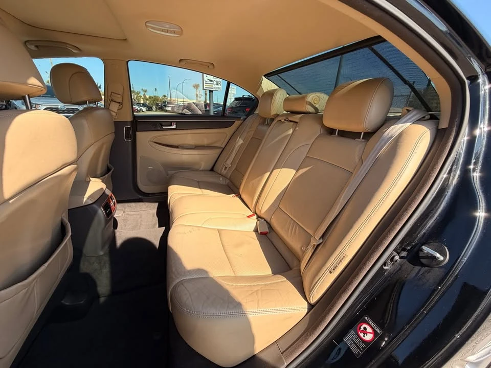 2013 Hyundai Genesis - Image 9 of 19