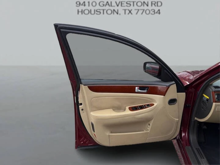 2013 Hyundai Genesis - Image 15 of 17