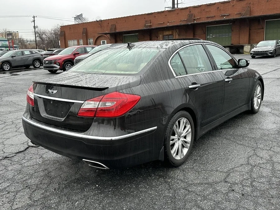 2013 Hyundai Genesis - Image 5 of 10