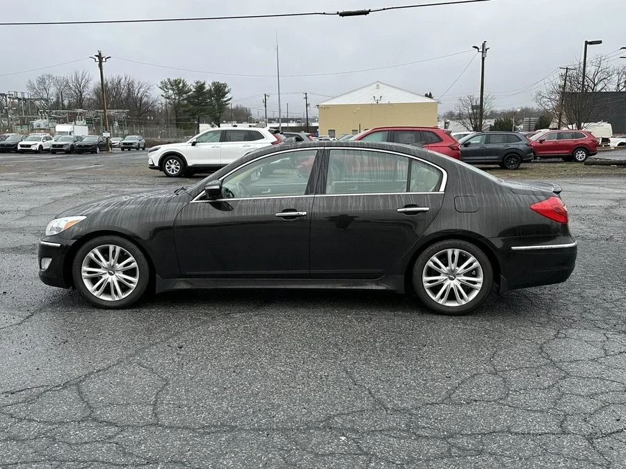 2013 Hyundai Genesis - Image 2 of 10