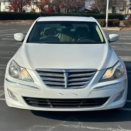 2013 Hyundai Genesis - Image 2 of 10