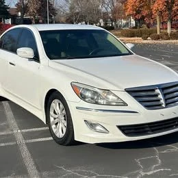 2013 Hyundai Genesis - Image 3 of 10