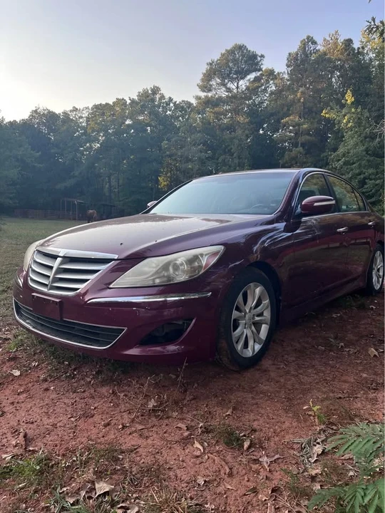 2013 Hyundai Genesis - Image 2 of 5