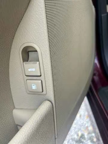 2013 Hyundai Genesis - Image 7 of 8
