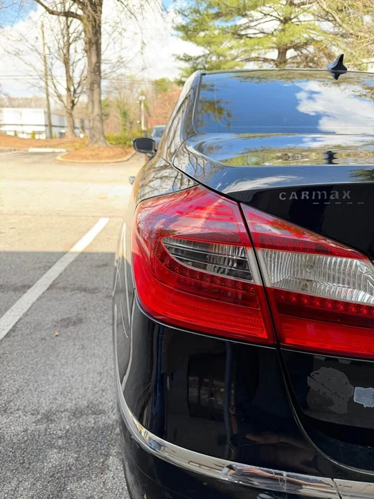 2013 Hyundai Genesis - Image 16 of 19