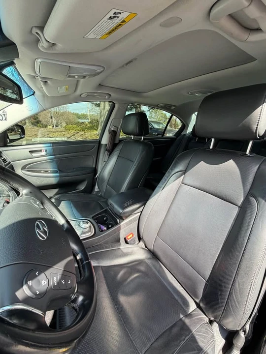 2013 Hyundai Genesis - Image 14 of 19