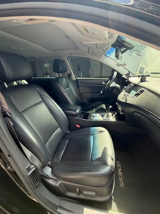 2013 Hyundai Genesis - Image 9 of 19