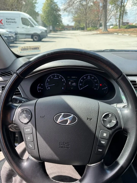 2013 Hyundai Genesis - Image 12 of 19