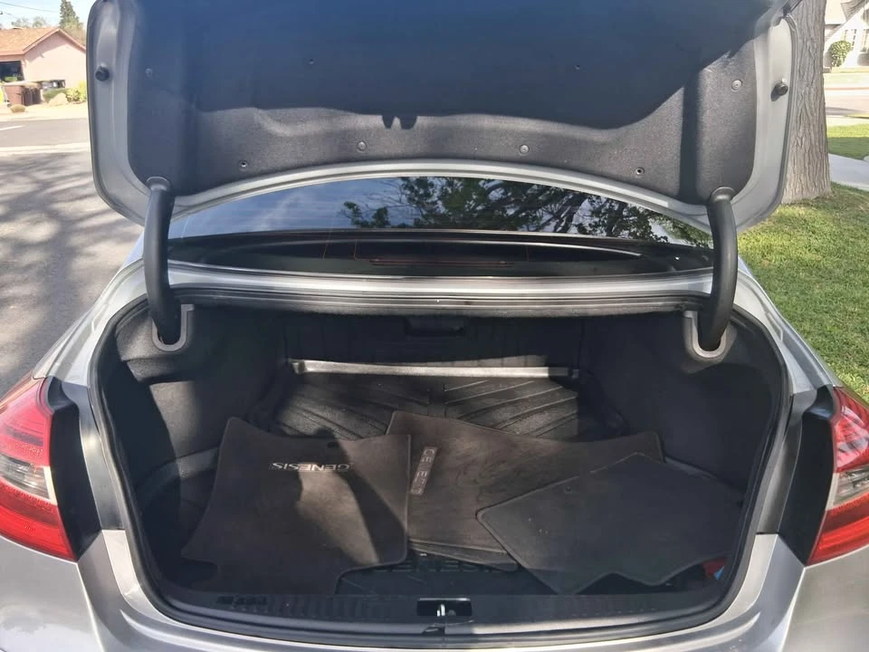 2013 Hyundai Genesis - Image 13 of 17