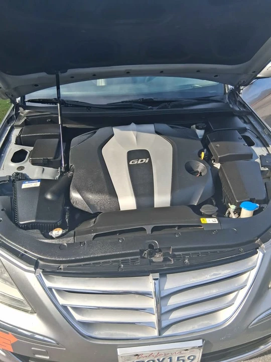 2013 Hyundai Genesis - Image 15 of 17