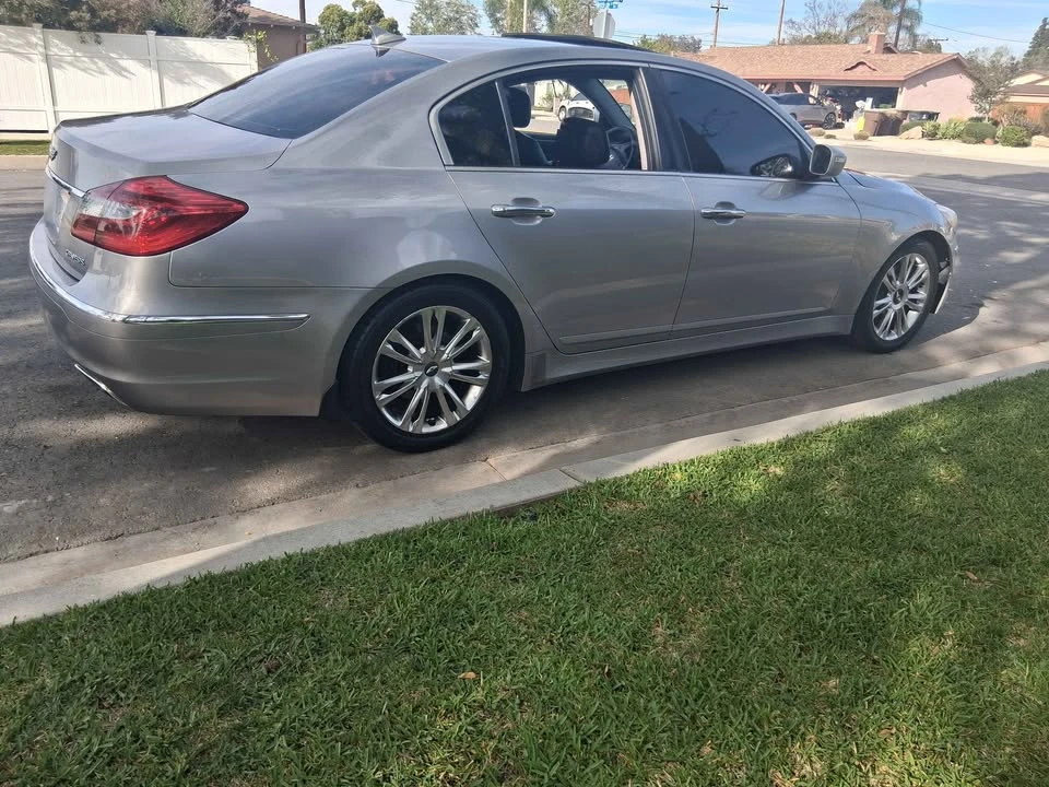 2013 Hyundai Genesis - Image 2 of 17