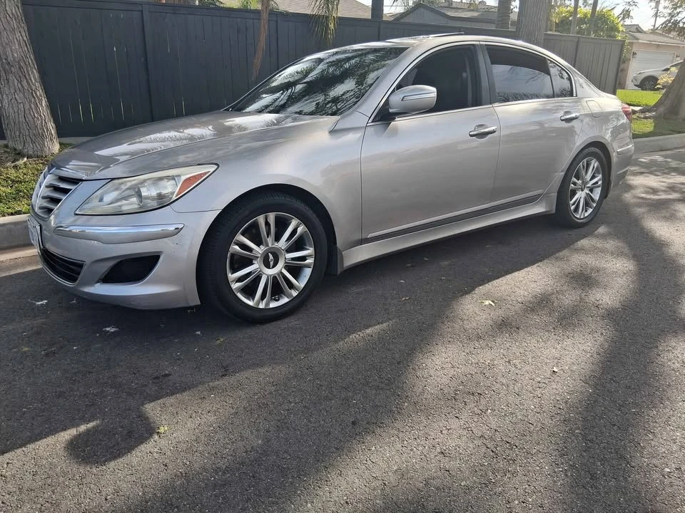 2013 Hyundai Genesis - Image 3 of 17