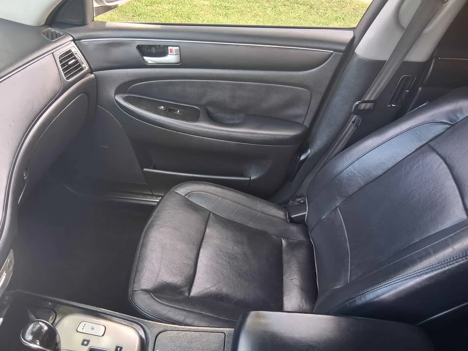 2013 Hyundai Genesis - Image 8 of 17