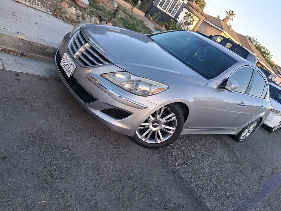 2013 Hyundai Genesis - Image 4 of 11