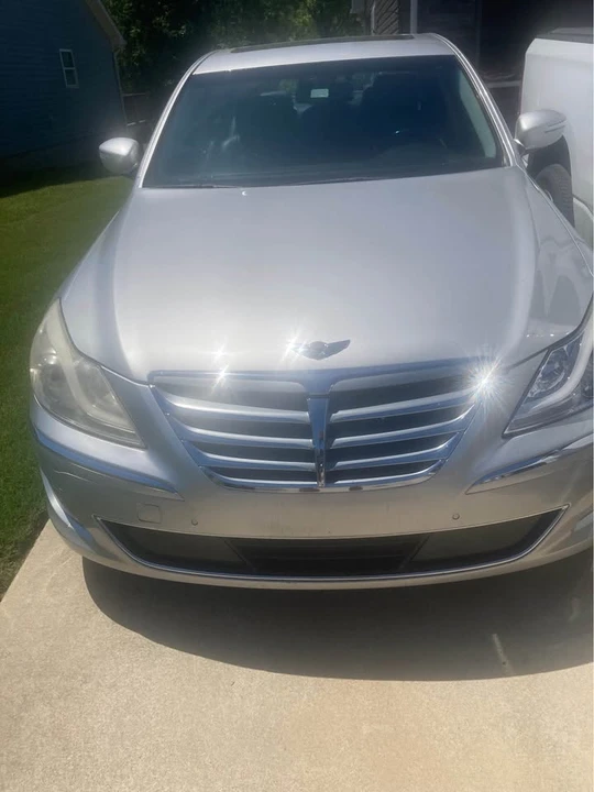 2013 Hyundai Genesis - Image 2 of 3