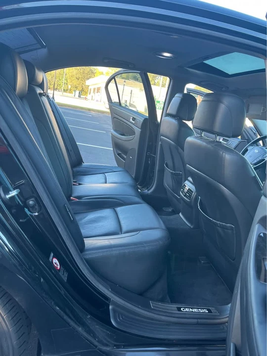 2013 Hyundai Genesis - Image 14 of 19