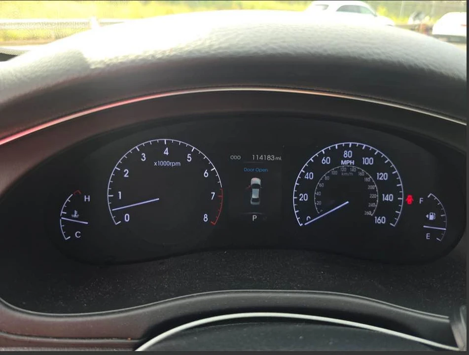 2013 Hyundai Genesis - Image 10 of 19