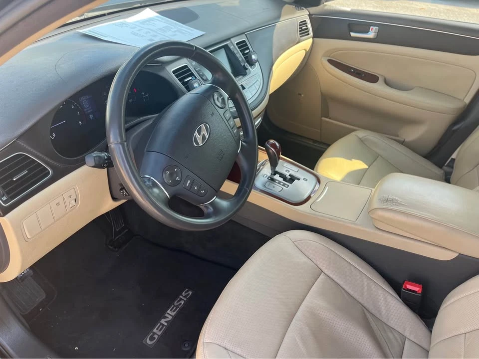2013 Hyundai Genesis - Image 11 of 19