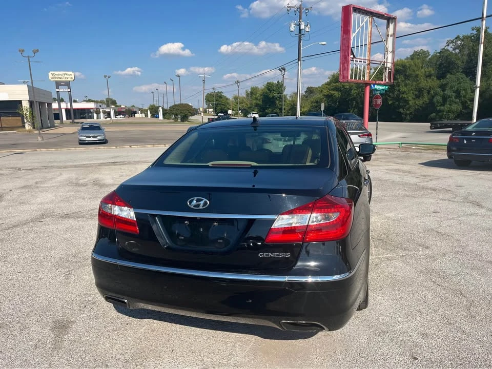 2013 Hyundai Genesis - Image 18 of 19